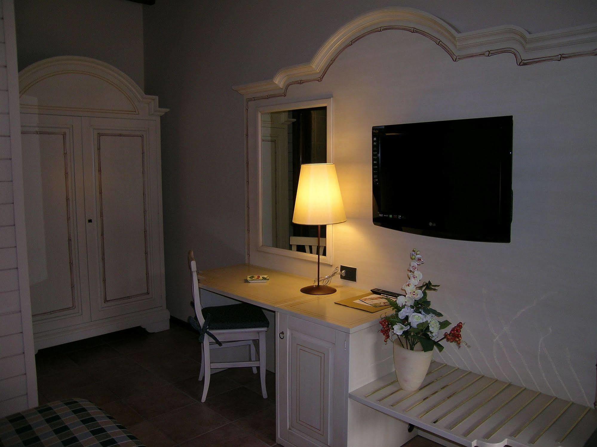 Motel 7 Laghi Castelletto Di Branduzzo Extérieur photo